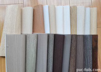 Film pembungkus kayu Oak Rustika dengan biji PVC untuk perubahan panel furnitur
