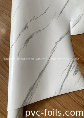 Dikemas Dalam Roll Desain Marmer Baru Self Adhesive PVC Film Untuk Dekorasi Permukaan