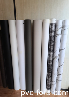 Film dekoratif PVC Matte Marmer Putih untuk aplikasi vacuum press di panel furnitur