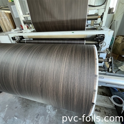 Black Wood Grain Embossed PVC Decorative Foil Untuk MDF Cabinet Door Vacuum Membrane Press